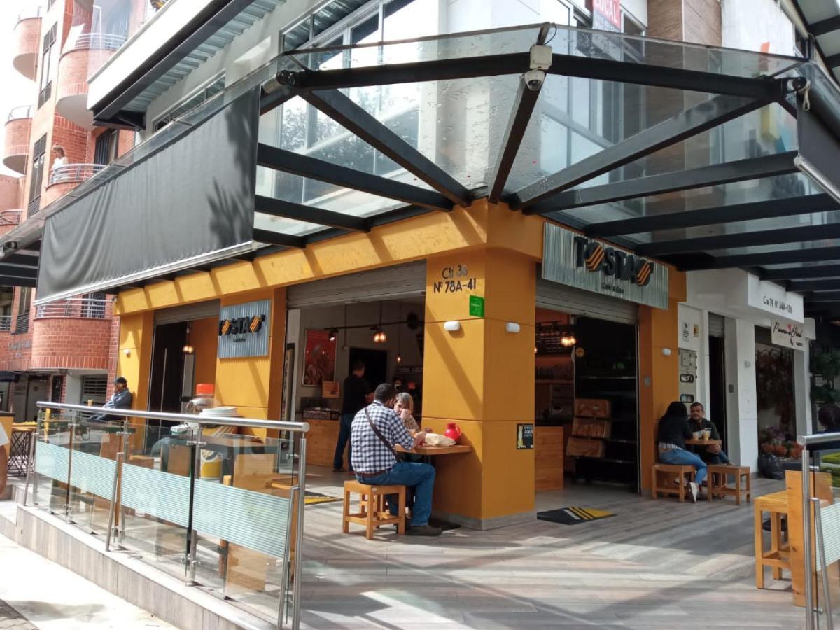 Acogedor Apartaestudio Ubicado En Laureles Lägenhet Medellín Exteriör bild