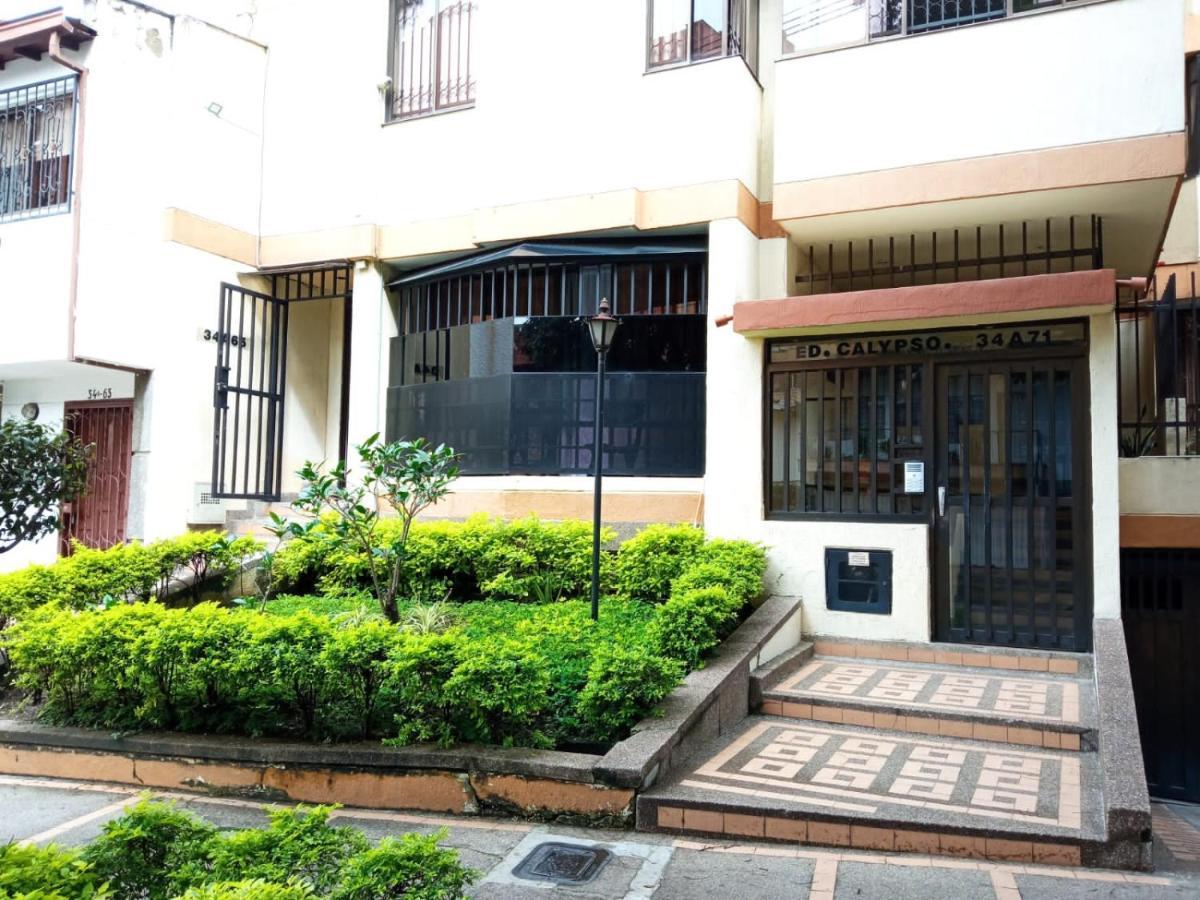Acogedor Apartaestudio Ubicado En Laureles Lägenhet Medellín Exteriör bild