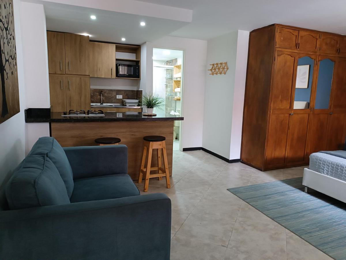 Acogedor Apartaestudio Ubicado En Laureles Lägenhet Medellín Exteriör bild